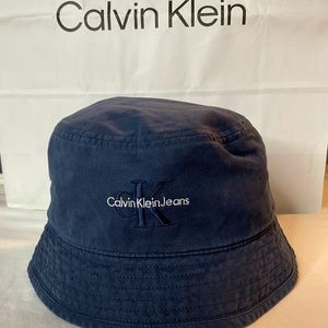 CALVIN KLEIN BUCKET HAT